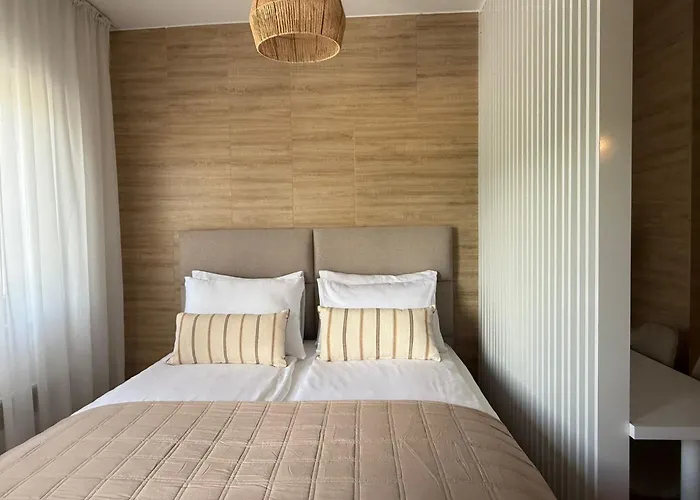 Merak - Two Bedroom Apartment- Free Parking