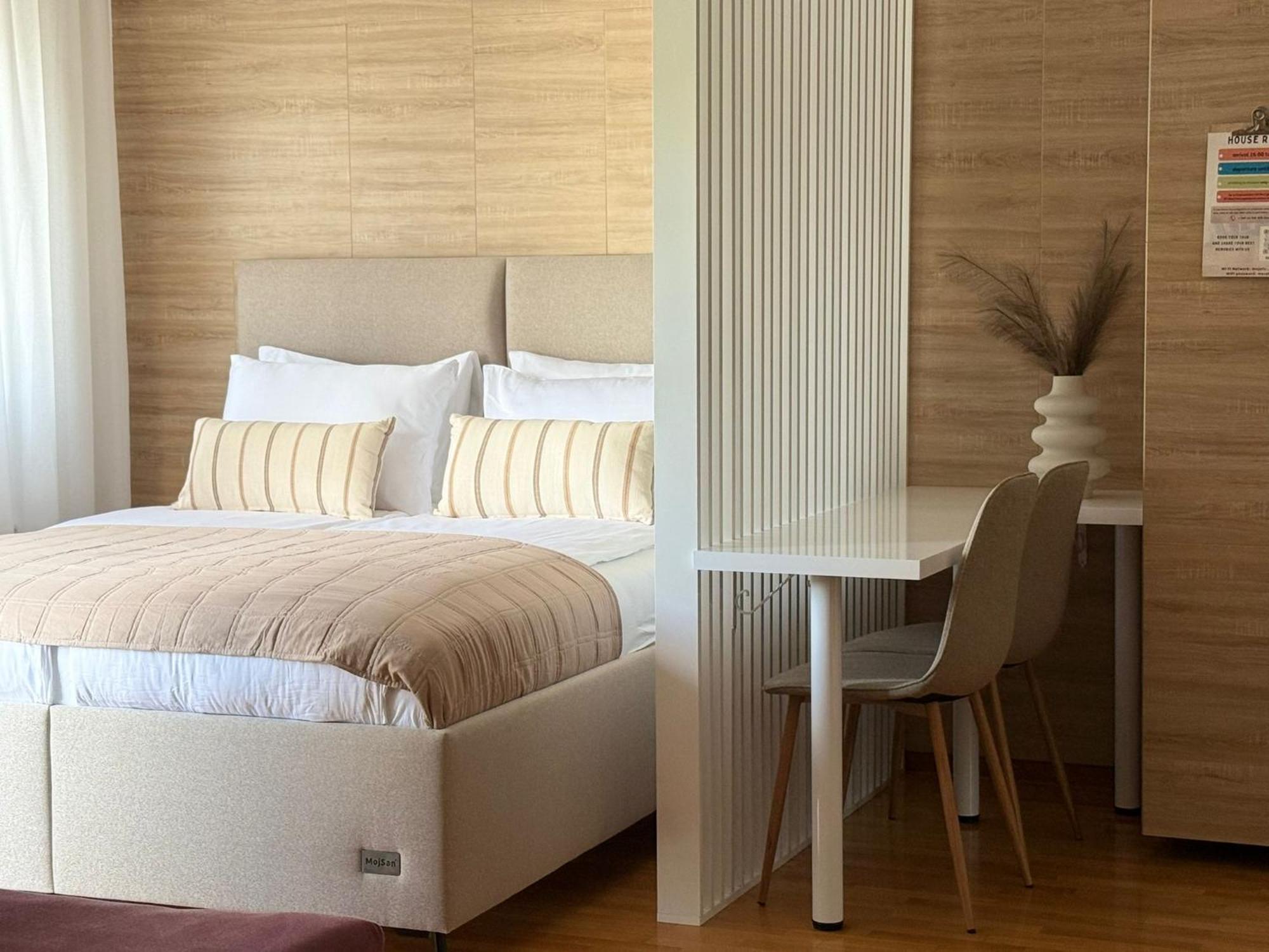Merak - Two Bedroom Apartment- Free Parking Apartment